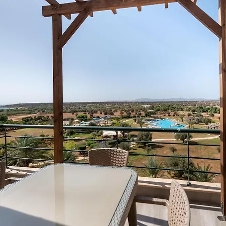 Stylish Two Bedroom Penthouse With Spa Tub *