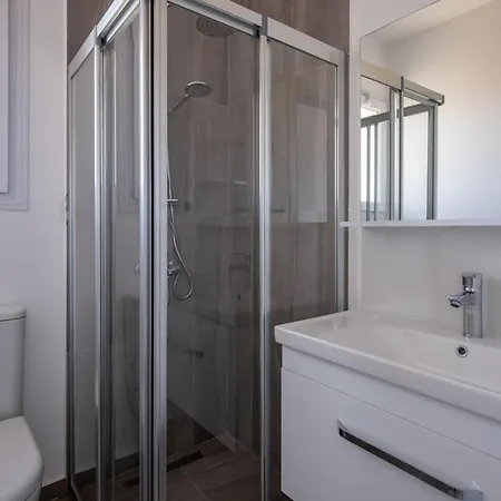 Stylish Two Bedroom Penthouse With Spa Tub Appartement Agios Theodoros (Northern Cyprus)